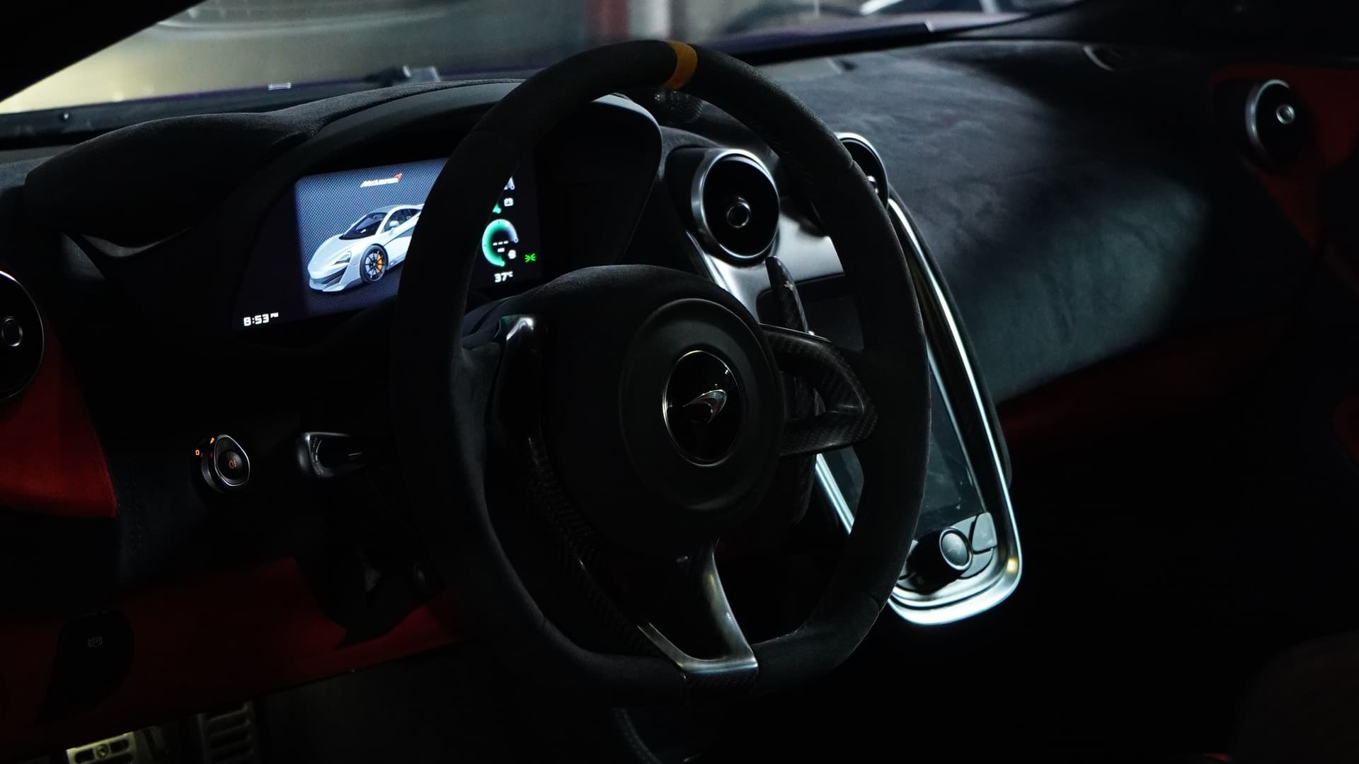 McLaren 600LT cabin and steering wheel during a quick check-up at BVT Tuning