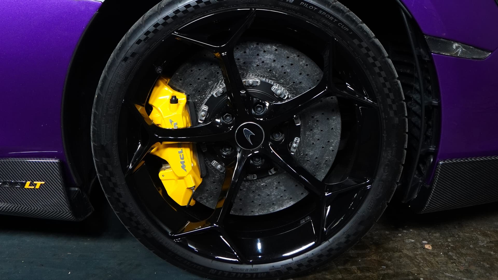 McLaren 600LT wheel, tyre and carbon brake during a quick check-up