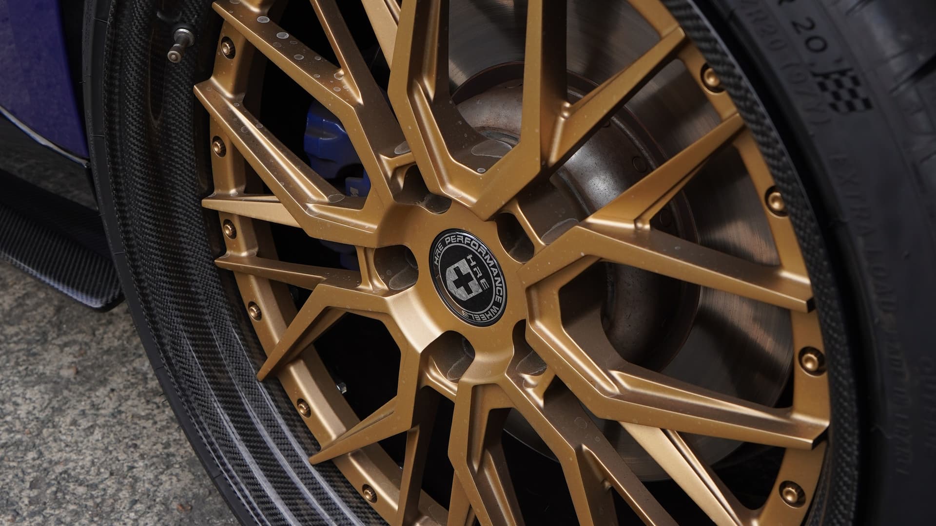 Bronze wheel with Michelin performance tyre sidewall