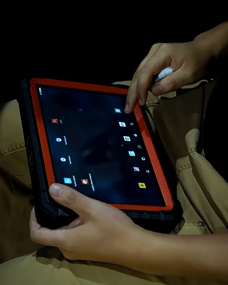 Diagnostic tablet showing a fault scan