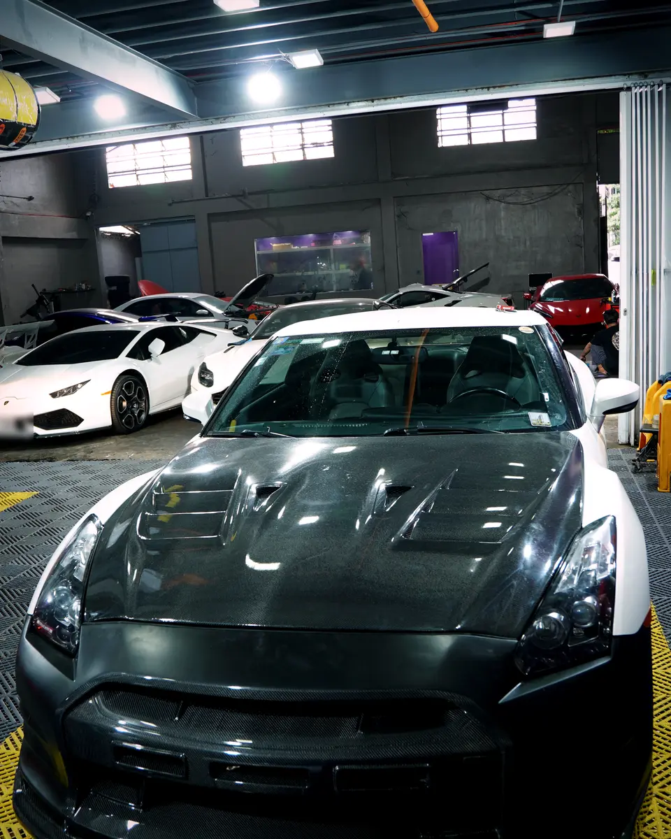 Nissan GT-R R35 with Top Secret carbon bumper and bonnet in the BVT bay