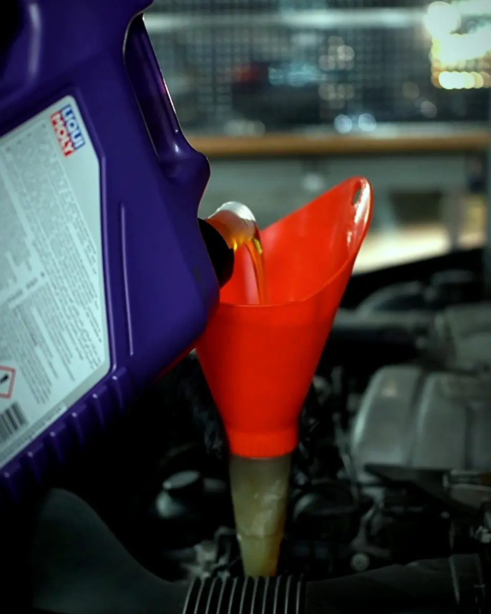 Fresh oil going into an engine during a PMS