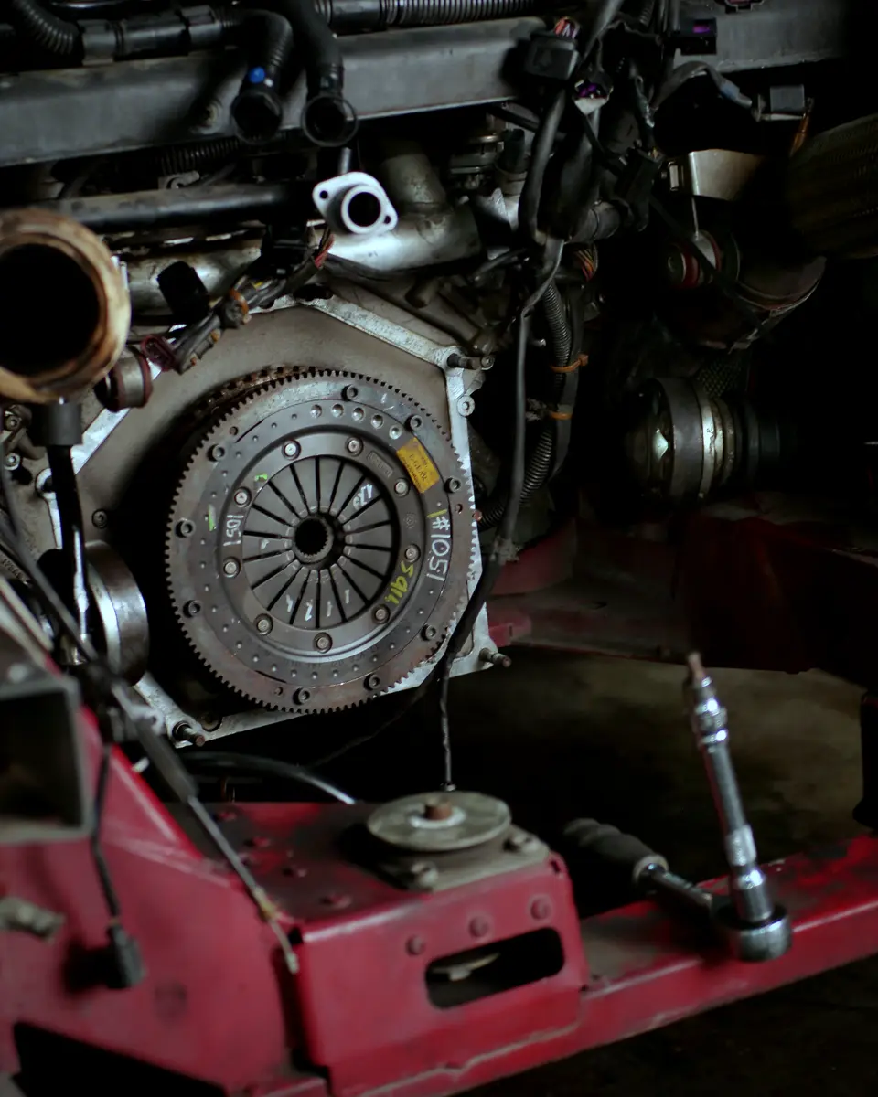 Clutch and gearbox area of an Audi R8 during a transmission job